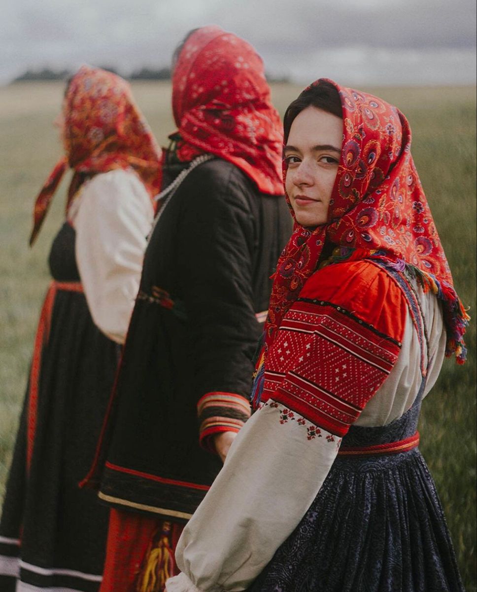 Women in Slavic costumes in Brampton