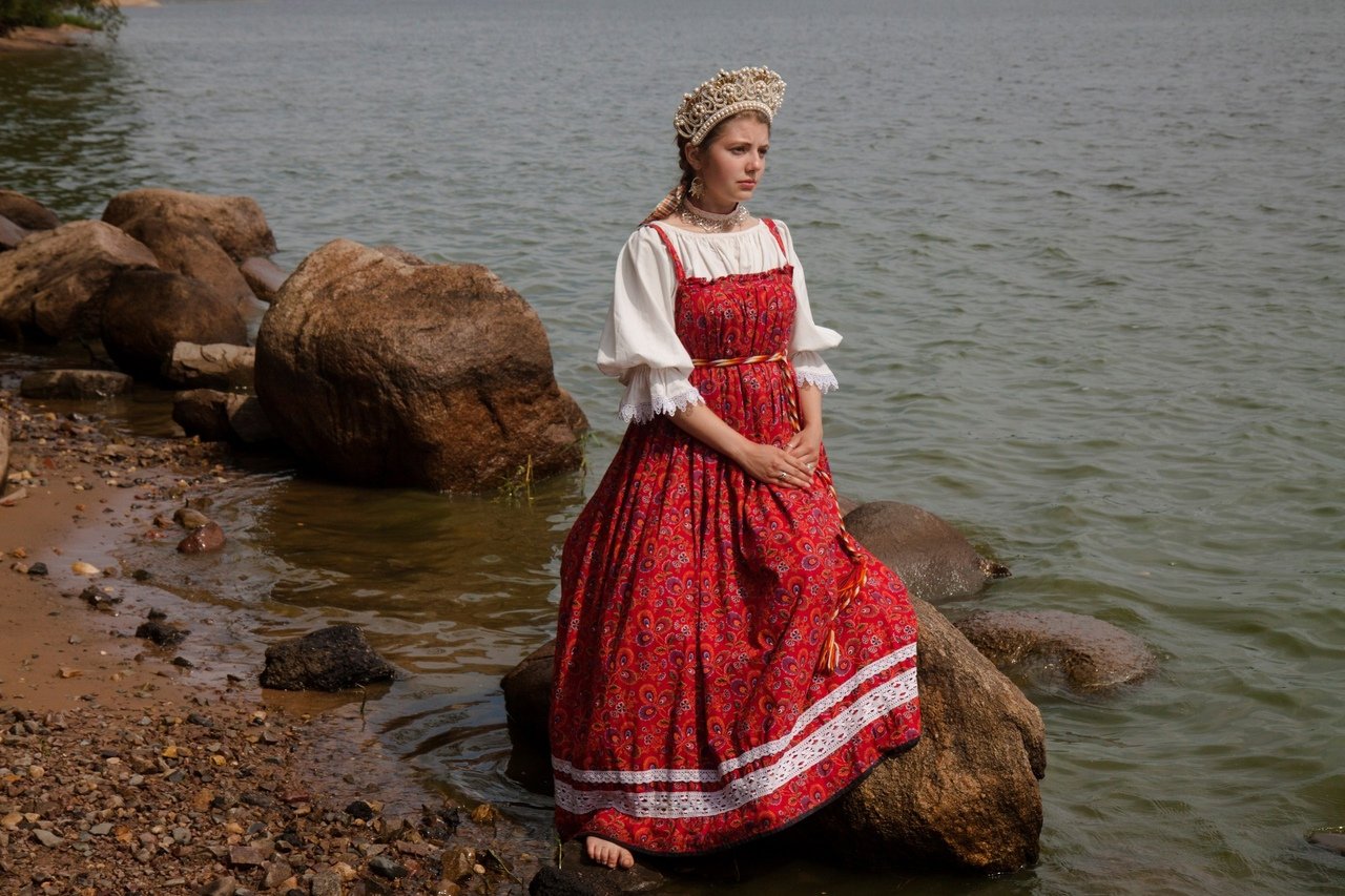 Women in Slavic costumes in Brampton