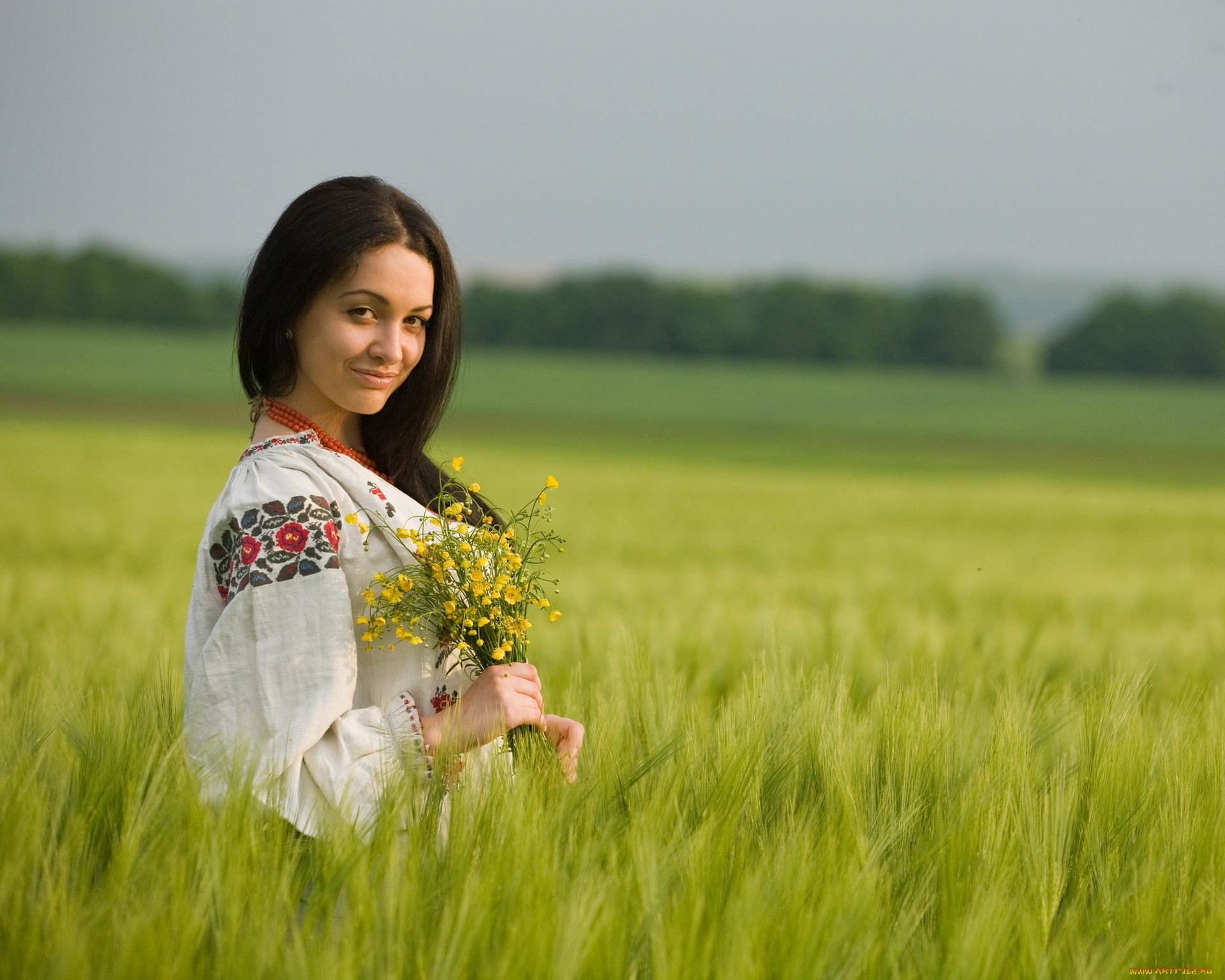 Women in Slavic costumes in Brampton