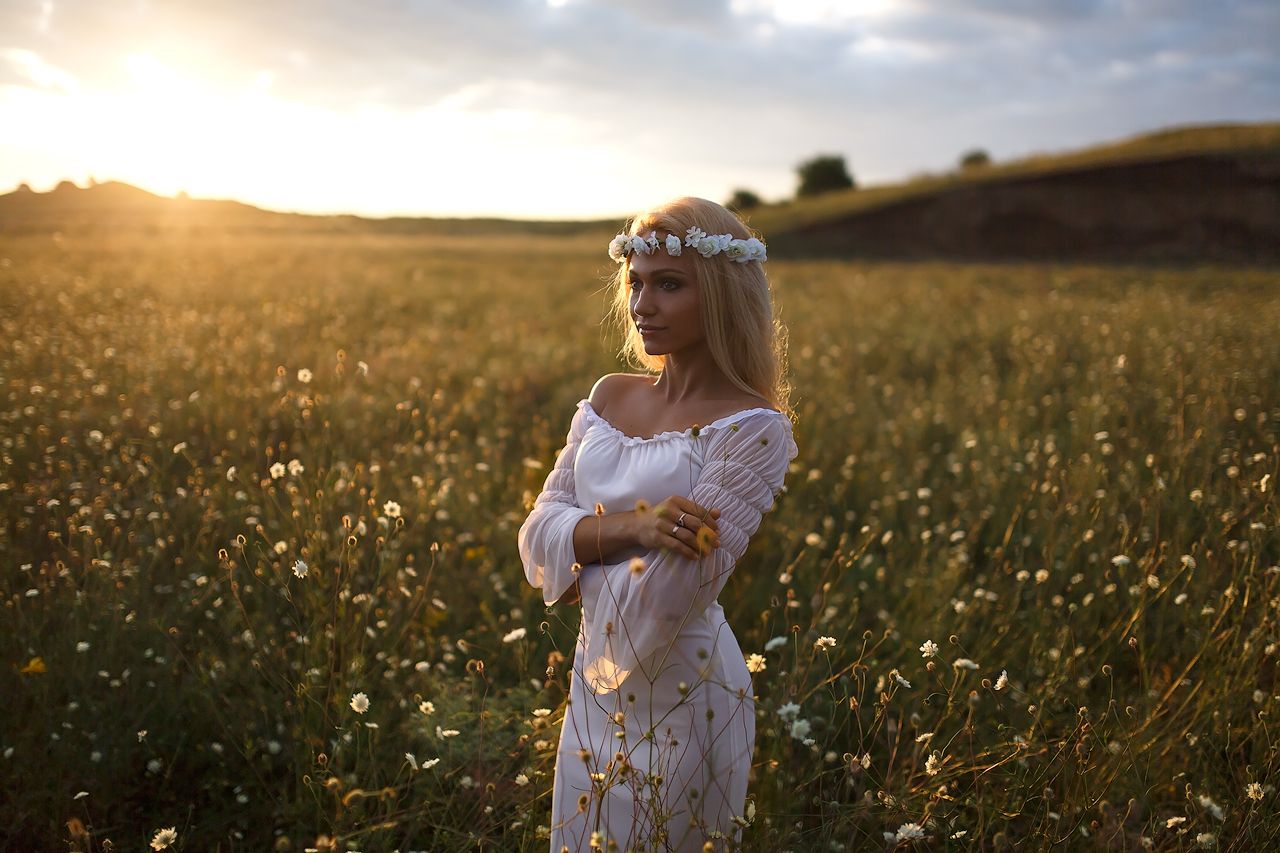 Girls in Slavic costumes in Brampton